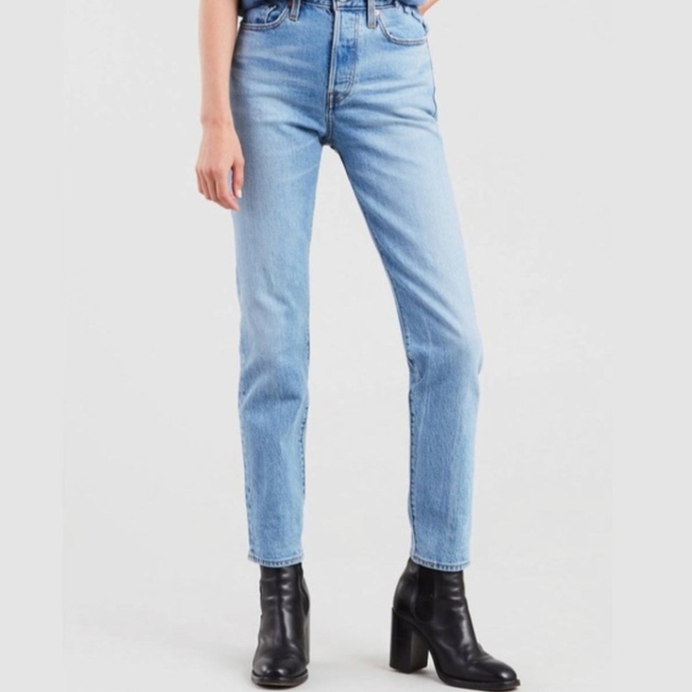 Levi's Women's Wedgie Fit Ankle Denim Blue Jeans Size 27 Button Fly Medium Wash